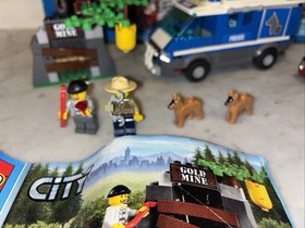 LEGO City Police Dog Van 4441 100% Complete w/ Box, Minifigs, & Manuals