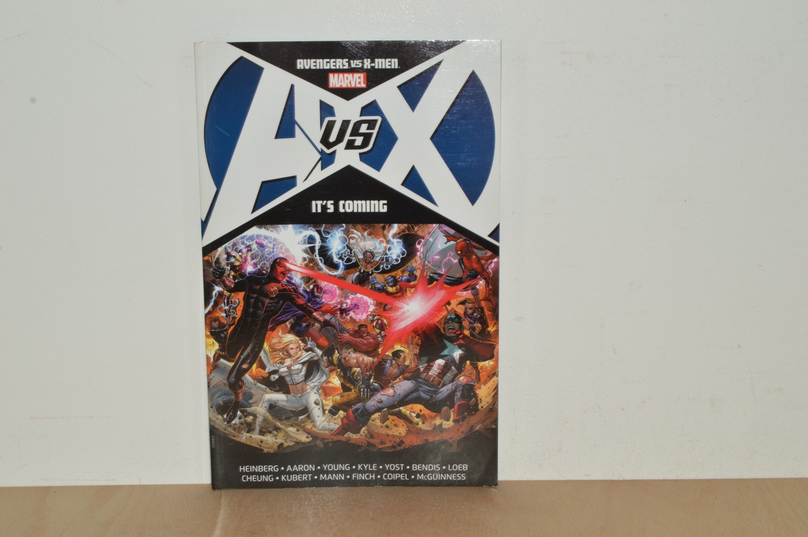 Marvel: Avengers vs X-Men It's Coming - Brian Bendis - TPB (#R1) 1st Printing