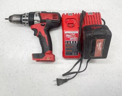 MILWAUKEE HAMMER DRILL/DRIVER 2602-20 WITH BATTERY AND CHARGER 18v