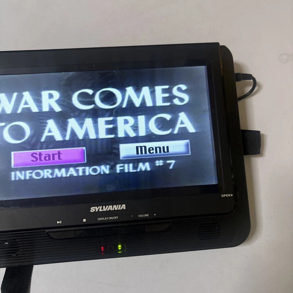 Sylvania 9" Portable DVD Player Region 1 SDVD9805-C - Image 3 of 4