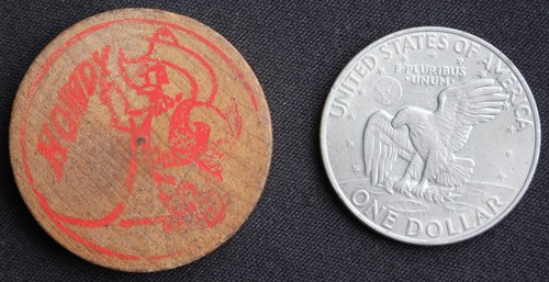 “HOWDY” CHICKENFEST WALKERTON, Ontario 25¢ WOODEN QUARTER/NICKEL Chicken w/Hat - Picture 3 of 3