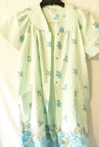 Women's Simply Basic Button Up Nightgown Floral Print with Pockets Medium - Picture 2 of 4
