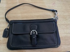 Coach leather wristlet vintage Y2K. Excellent Condition