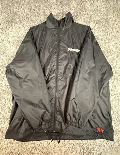 Doomed Abbigliamento BMX Giacca Coach 100% Cotone con Cappuccio Collo Nascosto Taglia XL