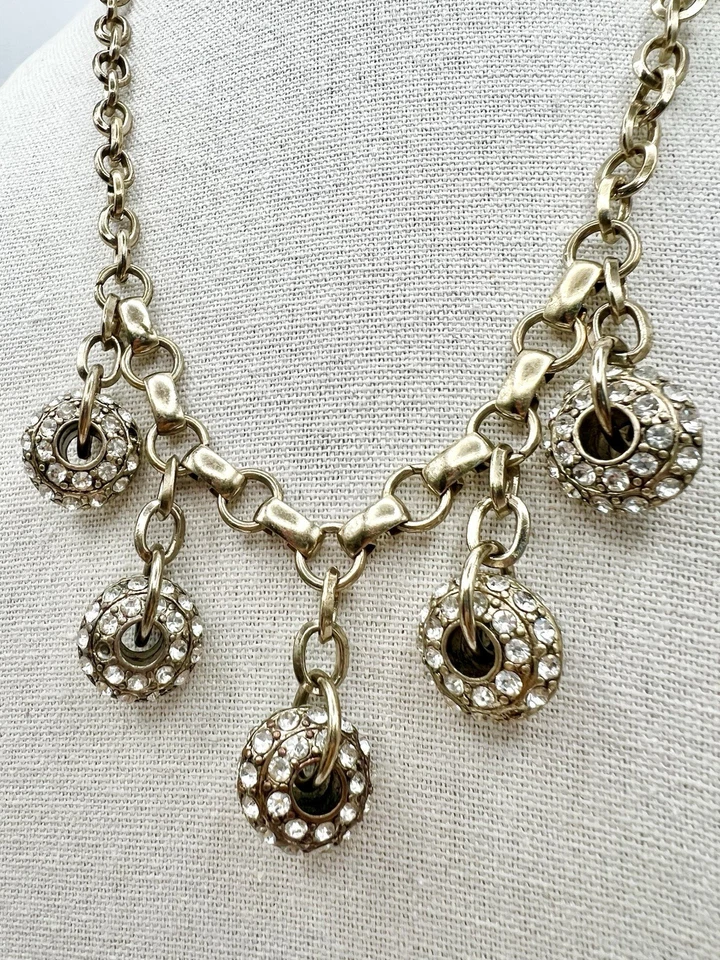 "Collar con dije de diamantes de imitación pavé de Ann Taylor cadena tono dorado Rolo 18""" Foto 2 de 4
