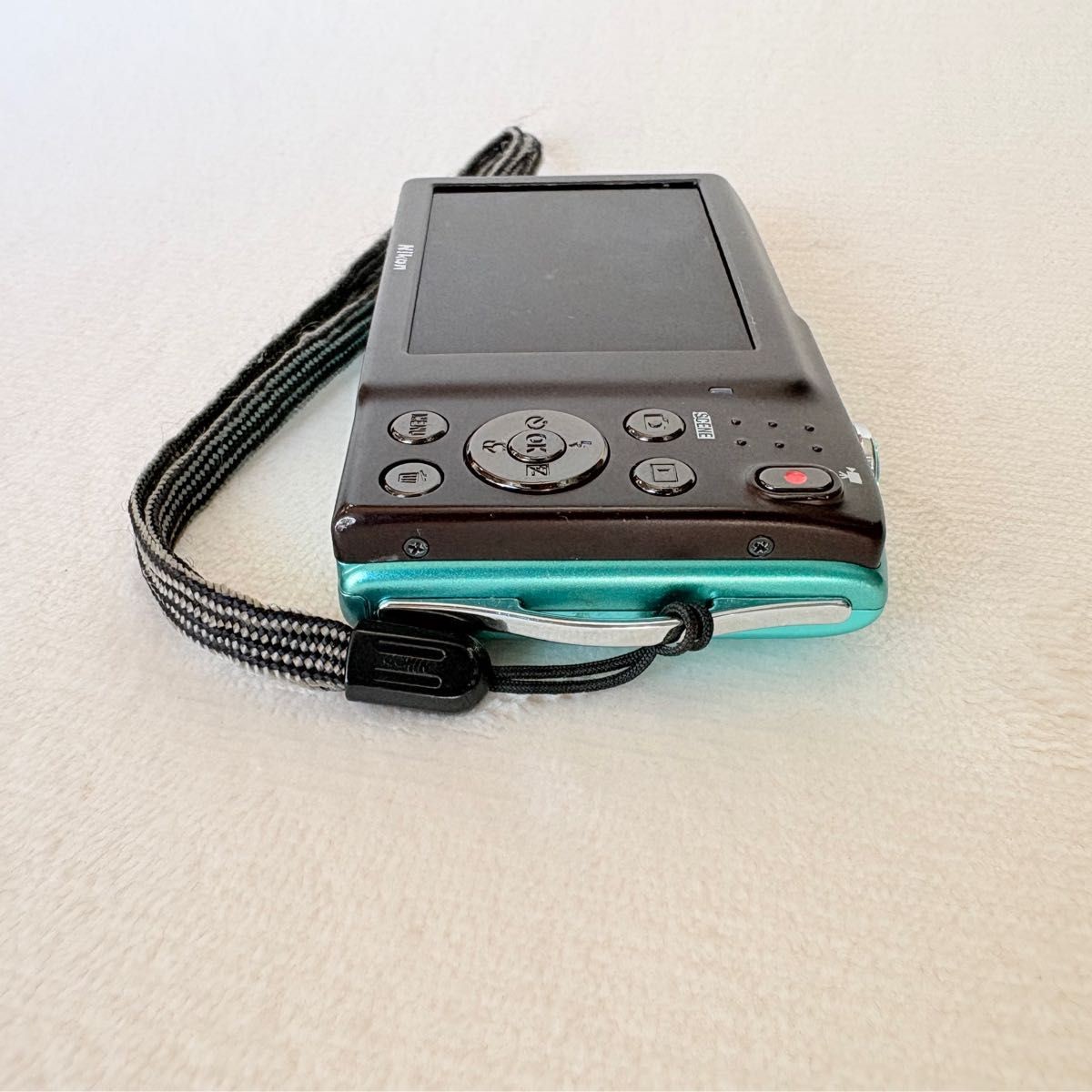 Nikon COOLPIX S3300 Green Digital Camera 16MP Compact 6x Zoom 720p