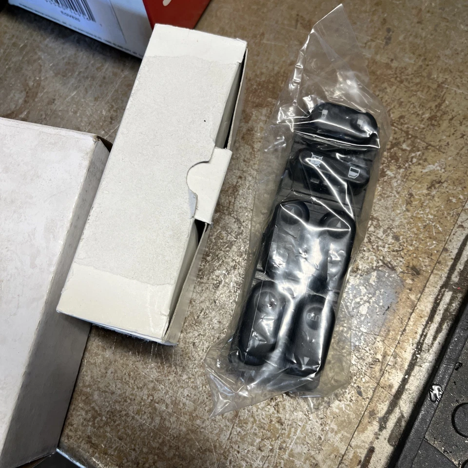 Dorman 901-904 | Front Left Door Window Switch Ford Escape Mazda Tribute - Image 4 of 4