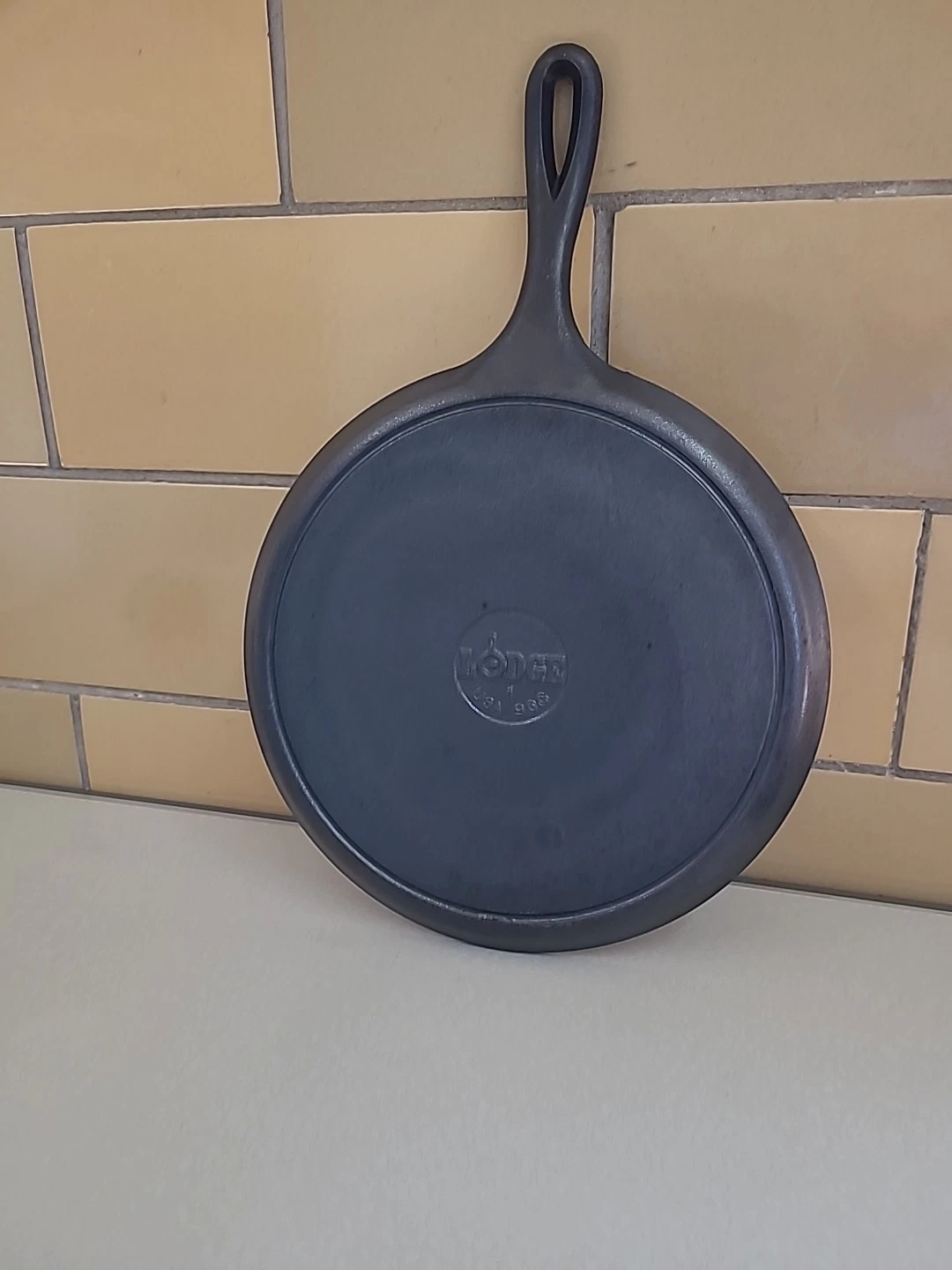Vintage Lodge #9 OG Round Griddle 10 1/2" In Good Condition No Cracks