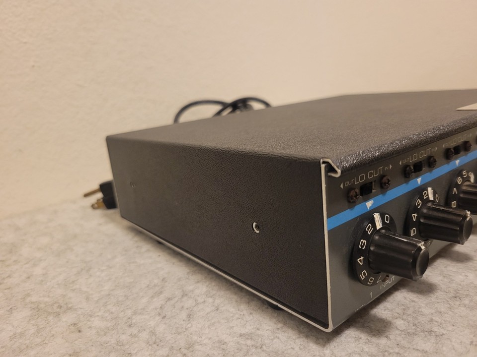 Shure M267 Series 4 channel Mic/line input w/Limiter Professional Mic ...