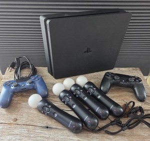 PS4 Slim 1TB (Laufwerk defekt) Konsole 2 Controller + 4 Move Controller Schwarz