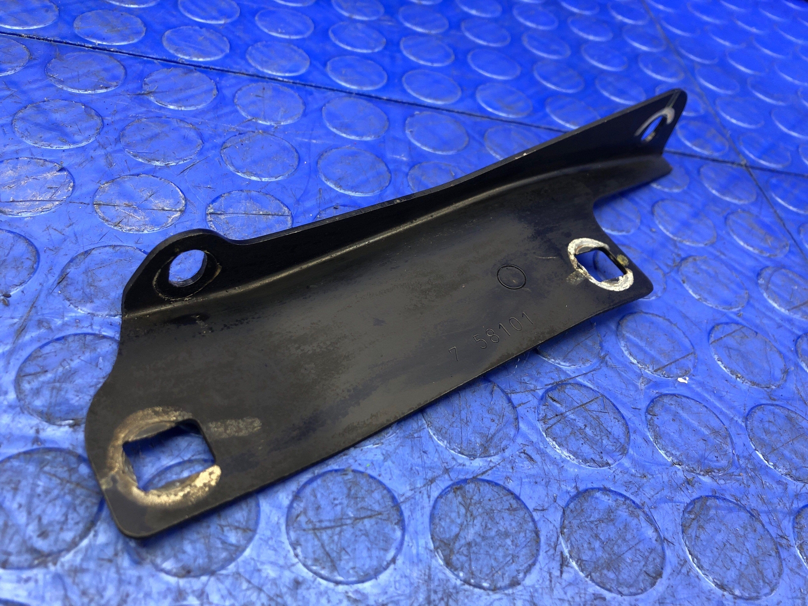 LAMBORGHINI GALLARDO OEM CORNER ANGLE SUPPORT BRACKET SET 407803581