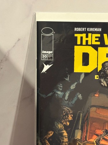2022 The Walking Dead Deluxe 30 Signed by David Finch Cover A Variant - w/COA - Picture 2 of 6