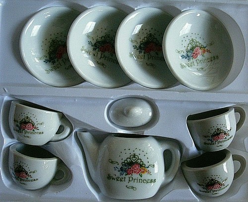 SWEET PRINCESS,MINI PORCELAIN ROYAL TEA SET,WITH 10 DETAILED PIECES,AGES 8+,NEW - Picture 8 of 9