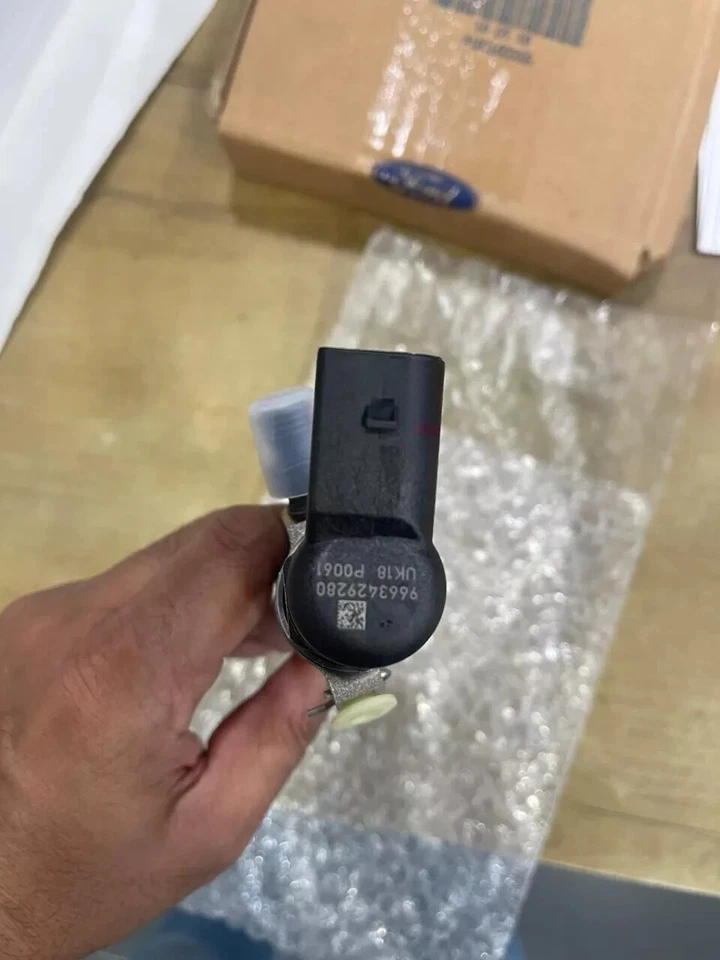 Inyector de combustible apto para FORD FIESTA, FIGO - 2S6Z9F593B/ 2S6Q9F593BE Foto 3 de 4