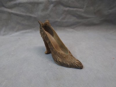 JUST THE RIGHT SHOE LONE WOLF #25122