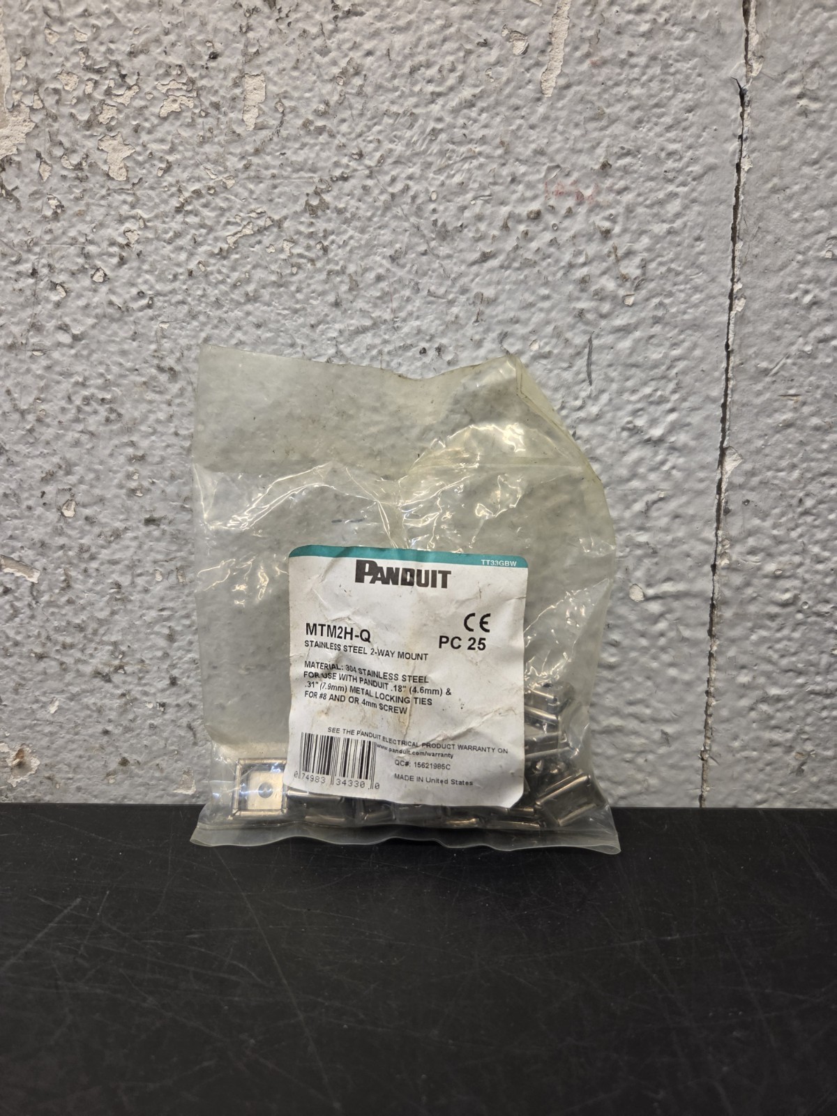 (25) Panduit MTM2H-Q CABLE TIE HLDR SGL SCREW #8 SILV
