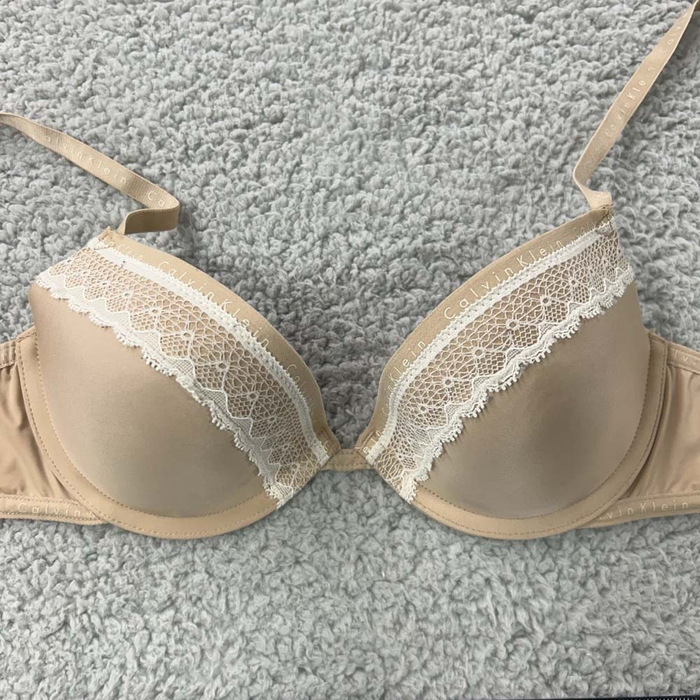 Calvin Klein Bra 34B Push Up Bra Lace Trim Spellout
