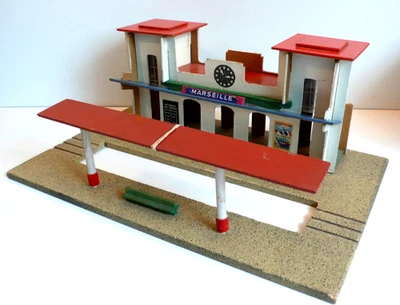 HORNBY "O" GARE DEMONTABLE "MARSEILLE" Lg 42x28 cm BOIS BON ÉTAT ANNÉES 50 - Photo 1/4
