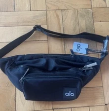 New Alo Yoga Explorer Belt Bag – Navy Fanny Pack Crossbody Waist Bag NWT