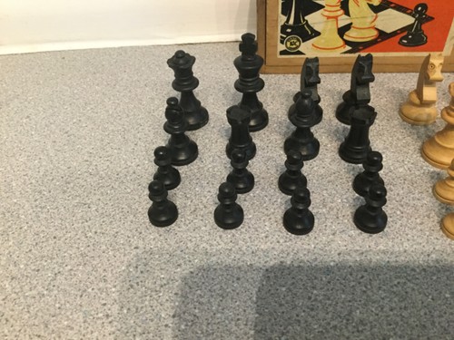 Vintage K & C, London Wooden Chess Set - Picture 3 of 10