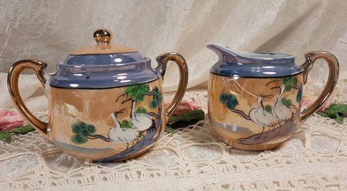 Juego Vintage Japonés Lusterware Crema y Azúcar Azul, Naranja, Grúas, Pinos - Imagen 1 de 6