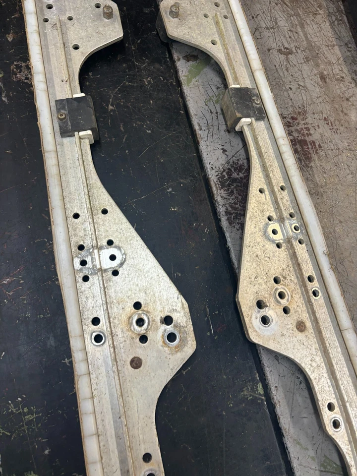 Polaris Classic 550 2003-2008 OEM 121" rieles izquierdo derecho 1541756 1541755 RW6742 Foto 3 de 4