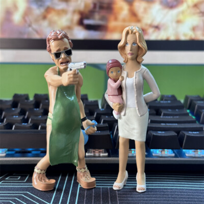 Breaking Bad Walter White and Skyler White Figures Miniature