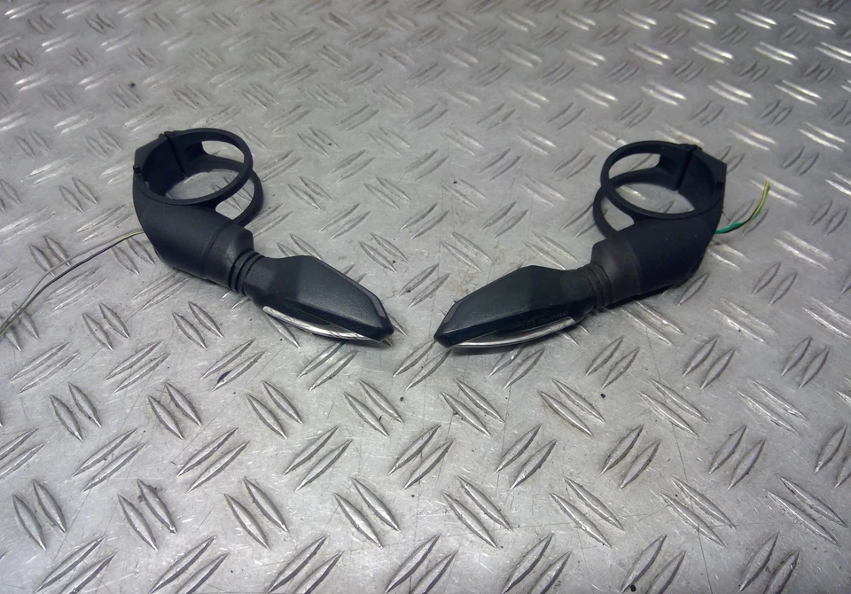 Blinker vorne Flasher front KTM 1290 Super Duke R Ez.23 6096km - Bild 2 von 4