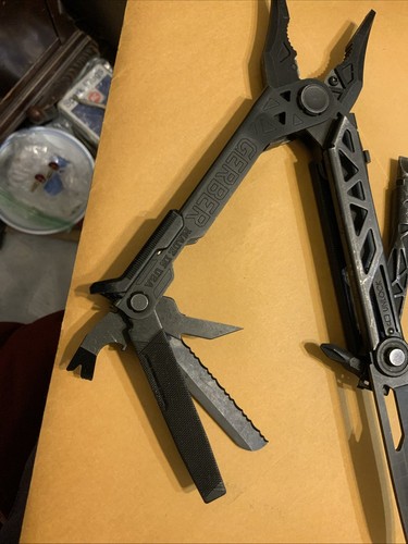 Gerber Made in USA Center Drive Black Multi Tool - Picture 8 of 16