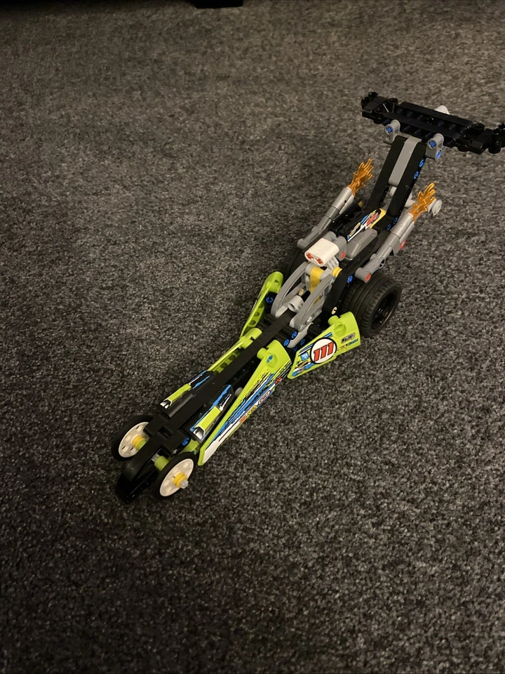 LEGO Technic 42103 Dragster, photo 2 of 3