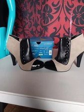 Vintage Gianni Bini Womens 9.5 Heels Beige Suede With Black Vinyl Toe Mob 90s 