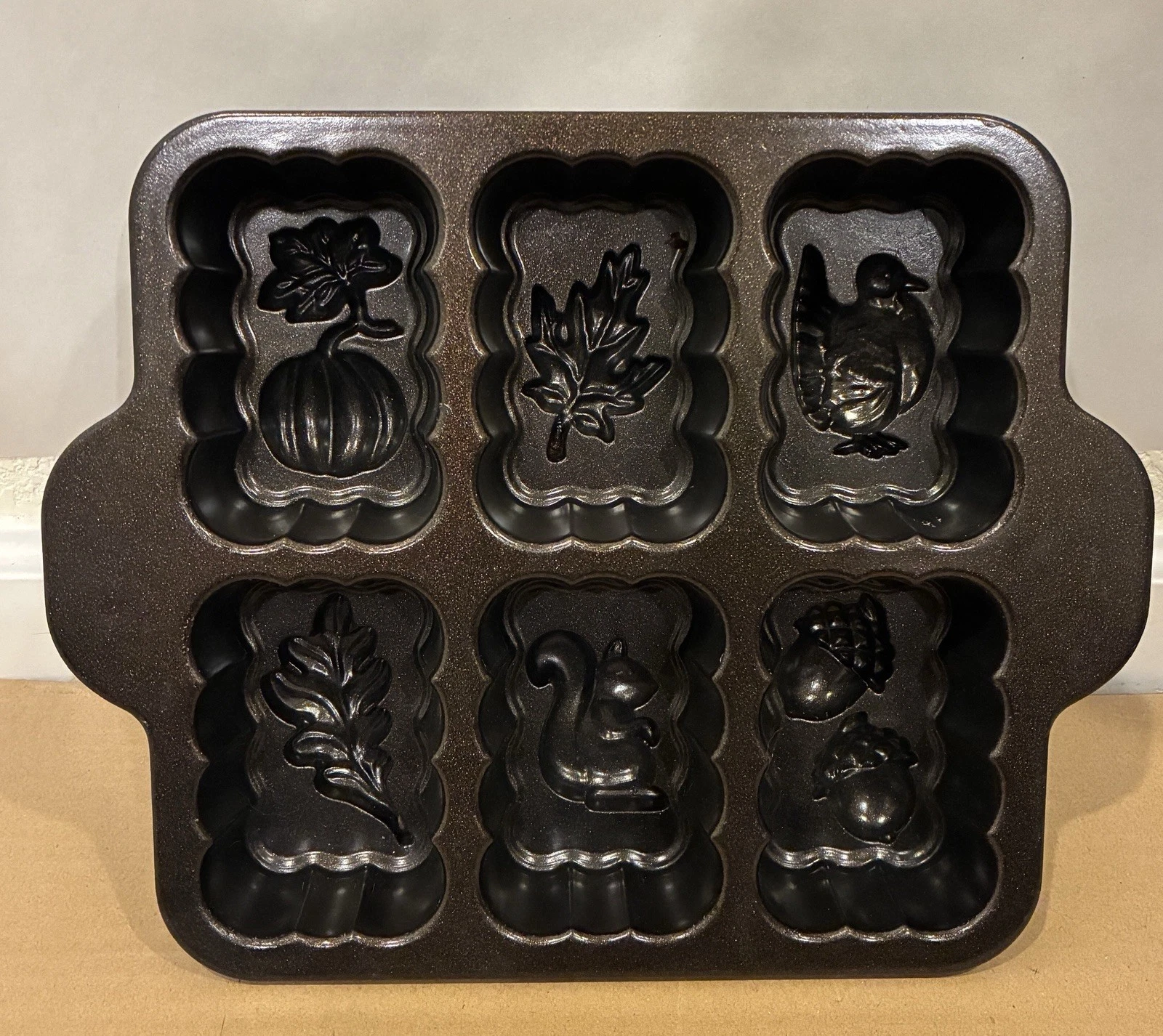 Nordic Ware Harvest Autumn Mini Loaf Pan 5-Cup Pumpkin Turkey Acorn Leaves