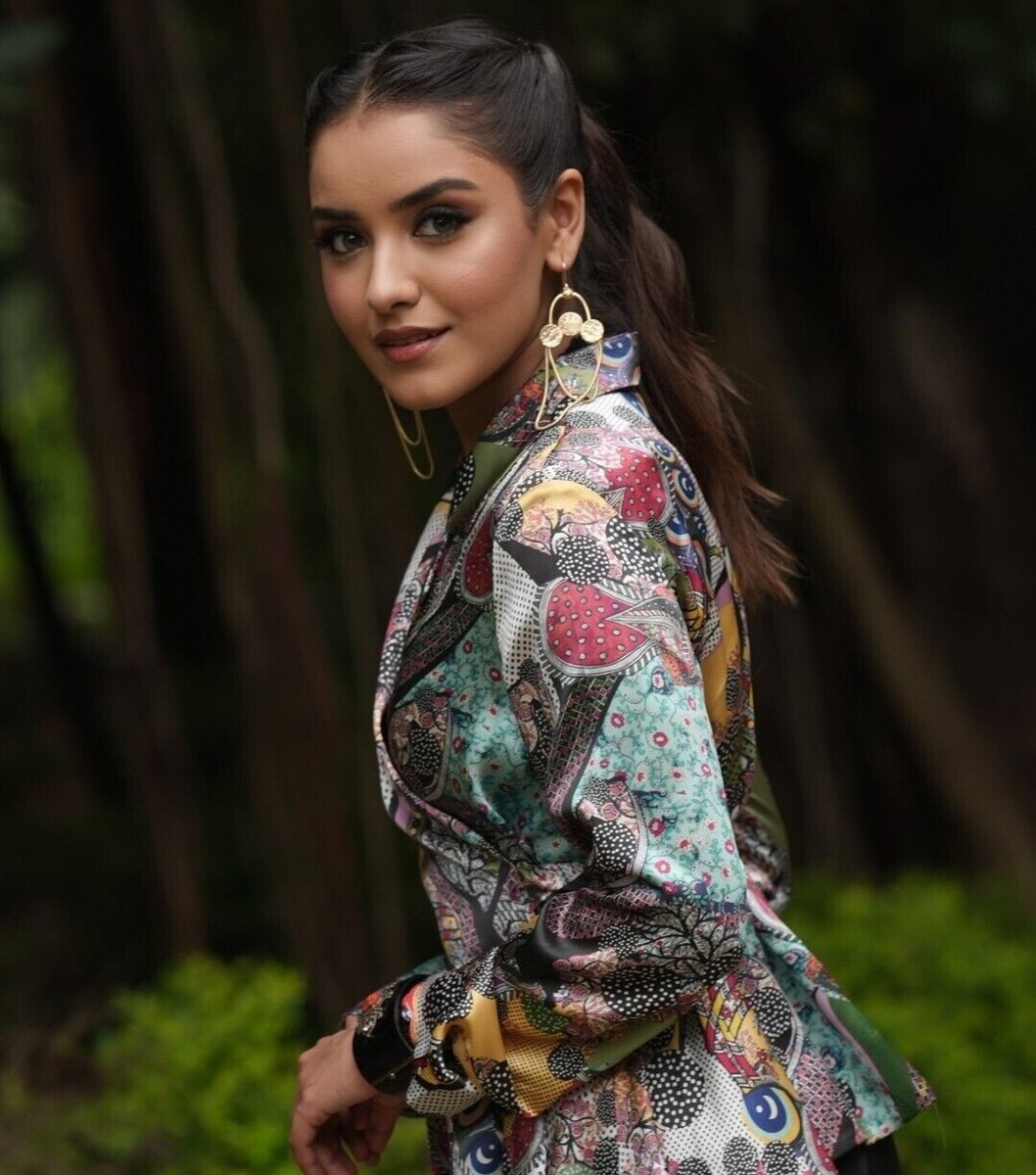Anamika Khanna X H&M Coin Centrepiece Draped Chain Earrings