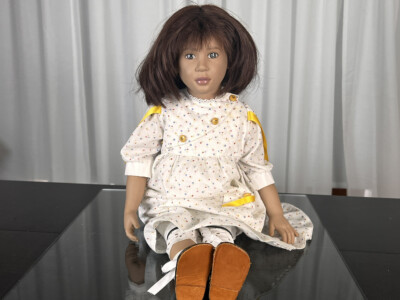 Sigikid Ilse Wippler Künstlerpuppe Vinyl Puppe 58 cm. Top Zustand 