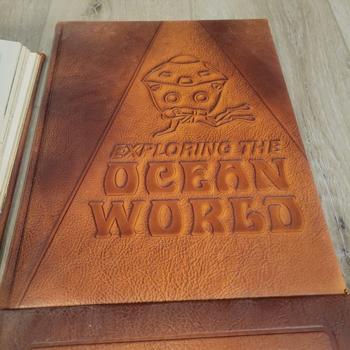 Vtg 4 Mission Leather Bound Books Founders Freedom Ocean World Living Tomorrow - Picture 6 of 16