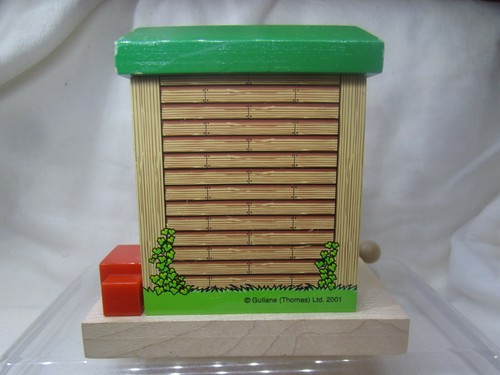 Thomas The Train Wooden Railway Conductor Station Shed 5 Drop Gate 2001 Vintage - Picture 2 of 12