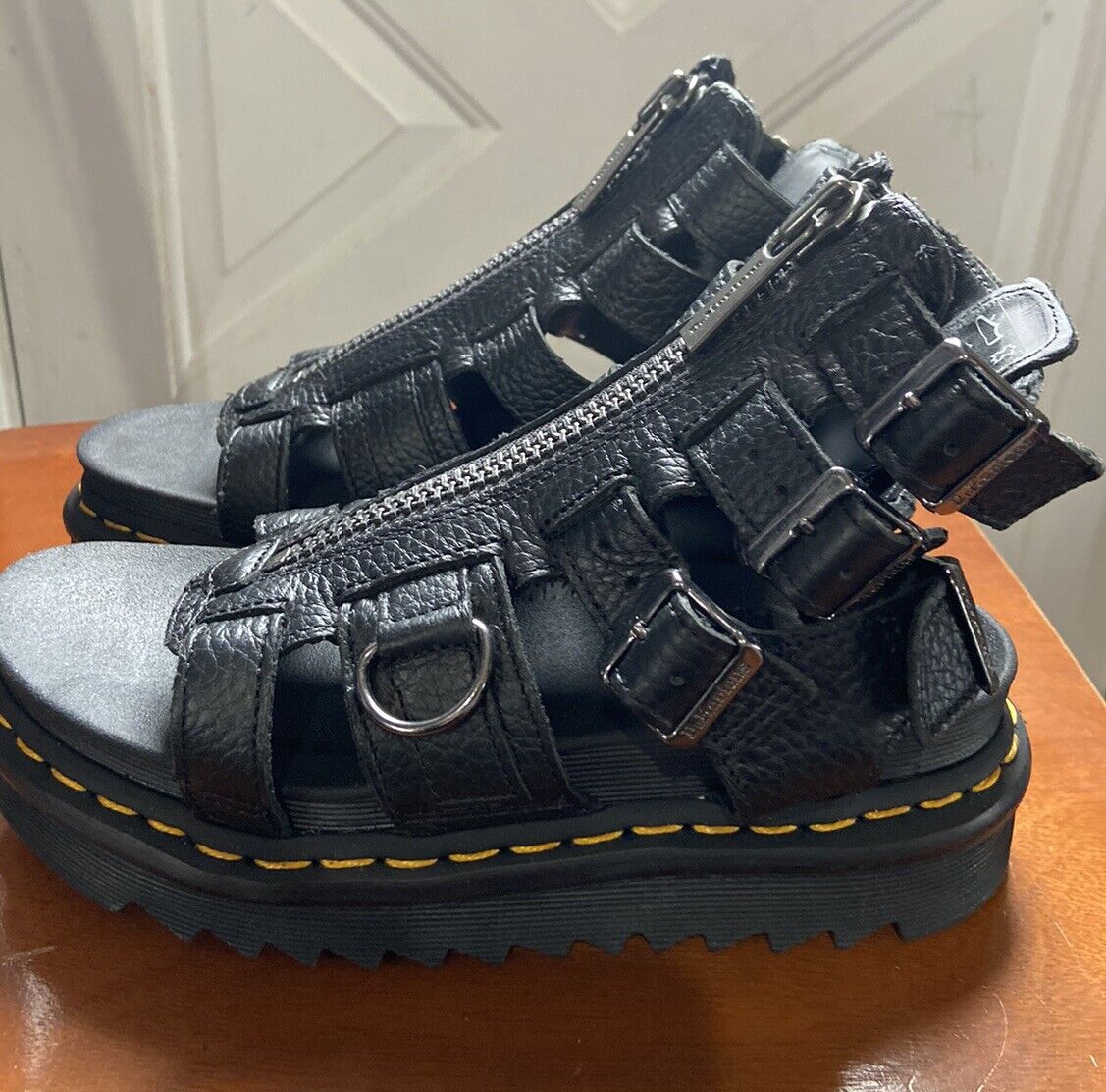 Dr Martens OLSON ZIPPED LEATHER STRAP SANDALS Women US 6 NEW Dr Martens OLSON ZIPPED LEATHER STRAP SANDALS Women US 6 NEW