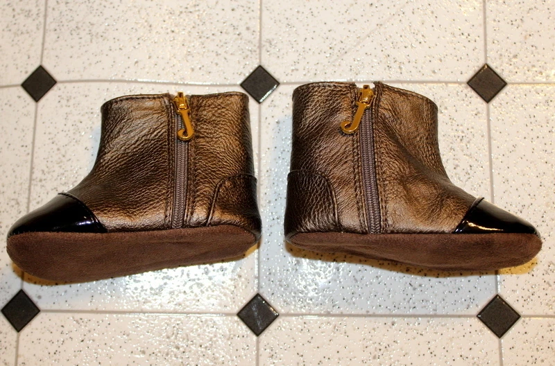 JUICY COUTURE Infant Baby Girls Adorable Booties Boots Size 2 *EUC* Bronze Black - Image 3 of 4