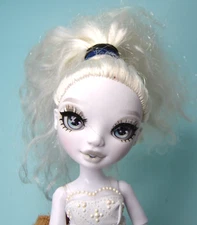 Rainbow High Shadow Series  Natasha Zima White Hair Fashion Outfit