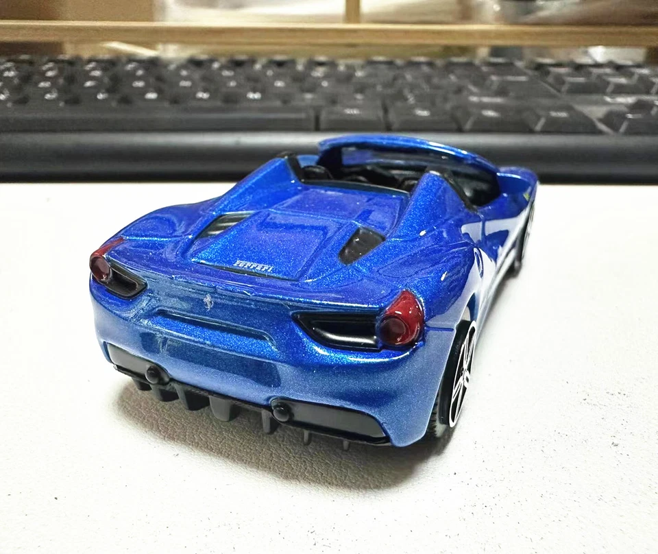 Bburago 1:43 Ferrari 488 Spider Diecast Metal Model Boy Toy Car New in Box - Image 4 of 4