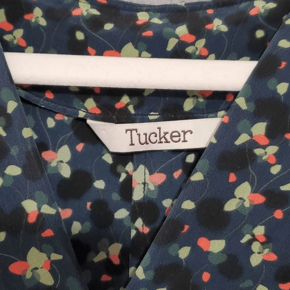 Женское шелковое зеленое платье-джульетта с V-образным вырезом с цветочным рисунком Tucker маленькое - Изображение 2 из 4