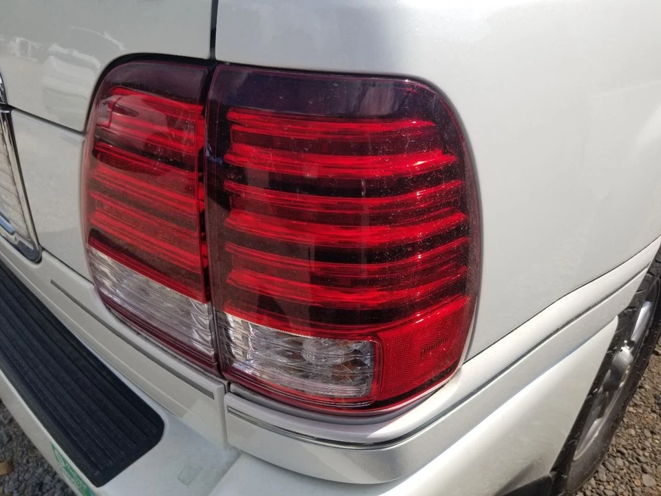 06 2006 LEXUS LX470 CUARTO PANEL MONTADO LUZ TRASERA LÁMPARA PASAJERO DERECHO Foto 2 de 4