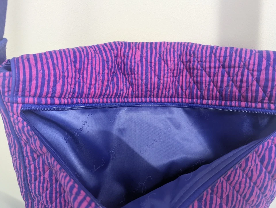 Vera Bradley Elegante Bolso Mensajero para Laptop, 17x12 Pulgadas, Raro, Púrpura, Rosa Foto 4 de 4