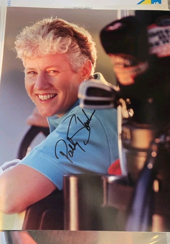 PATTY SHEEHAN SIGNED 8X10 PHOTO LPGA GOLF HALL OF FAME 6 TIME MAJOR CHAMPION