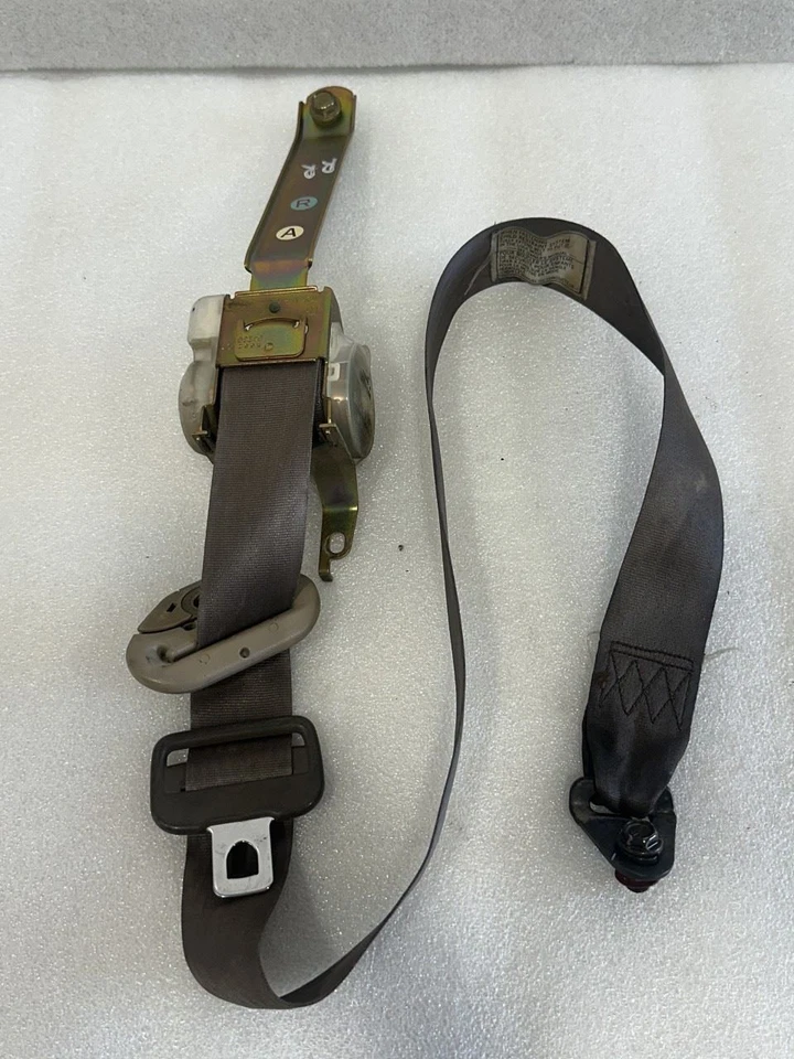 1991 1992 1993 1994 1995 1996 1997 Toyota Previa cinturón de seguridad trasero derecho bronceado fila 2 Foto 2 de 4