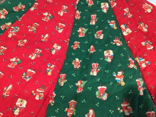 VNTG Christmas Tree Skirt Santas Quilted Eyelet Lace Kitsch Retro 42” Diameter - Picture 3 of 4