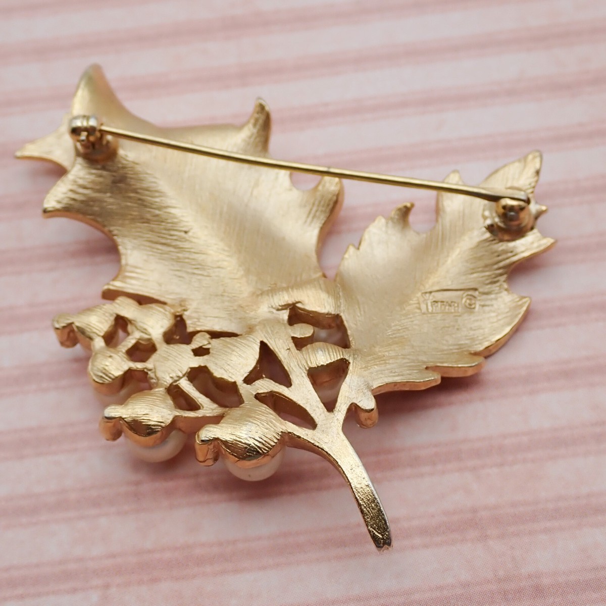 Vtg Holiday Crown Trifari Holly Branch Simulated Pearl Rhinestone