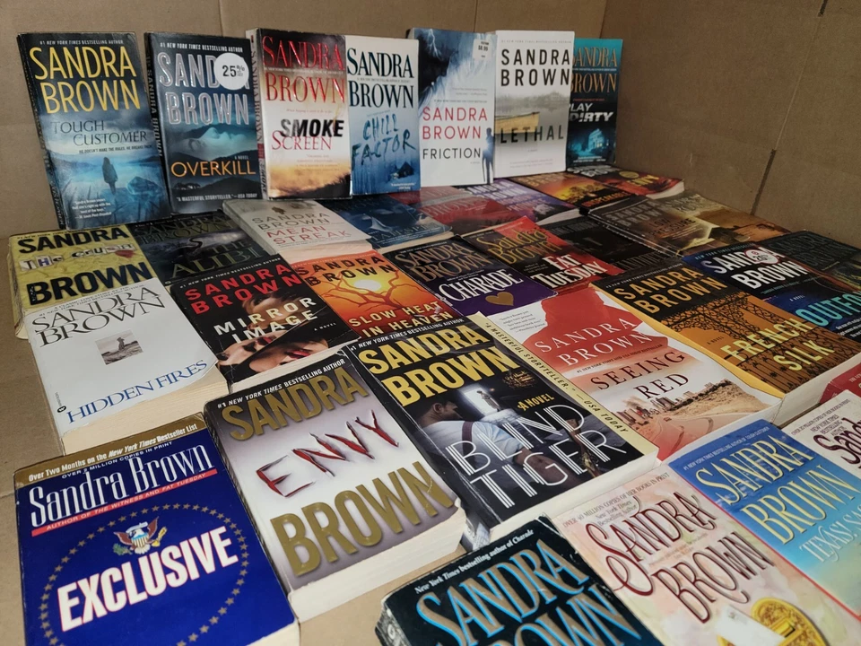 Lot of 10 Sandra Brown Thriller Mystery Romance Suspense PBs RANDOM Books MIX Foto 2 de 4