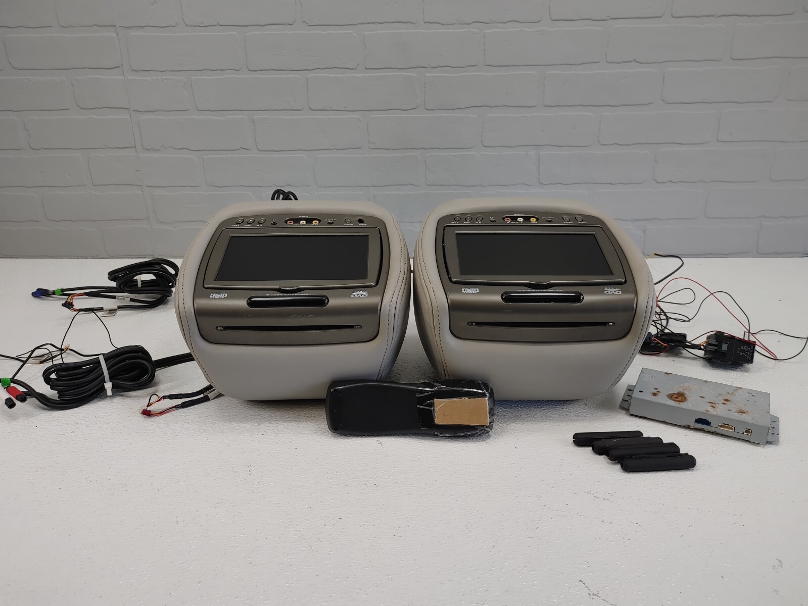 20072012 GMC Acadia SLT DVD head rest TV entertainment system OEM Gray player eBay