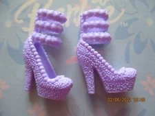 BARBIE DOLL / PAIR OF SHOES: BOOTS, PUMPS ....... (341)